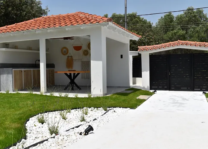 Luxury Y3, Nea Kalikratia *